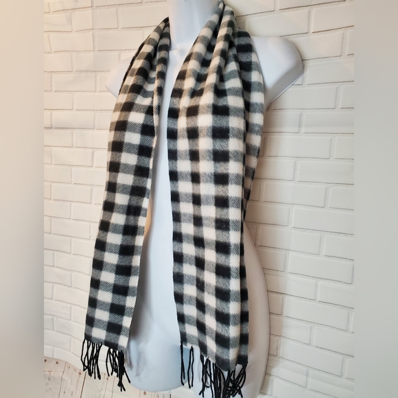 Black and White Checkered Fleece Scarf - Picture 2 of 6
